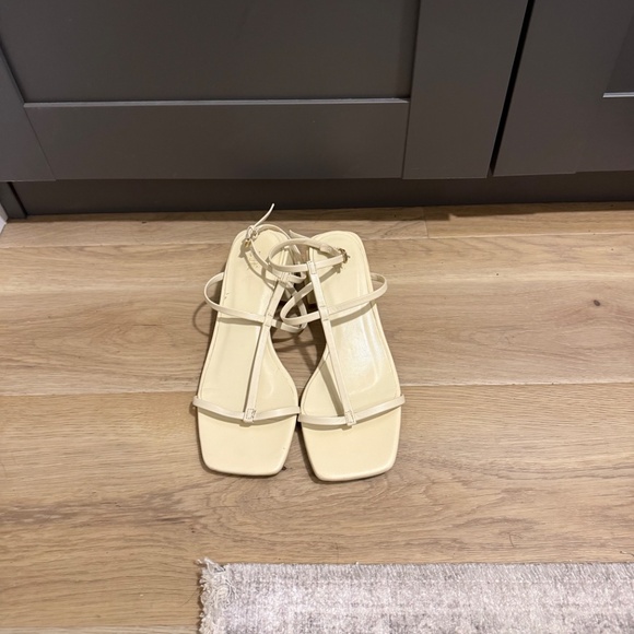 ZARA Ivory Block Leather Sandals - Picture 2 of 4